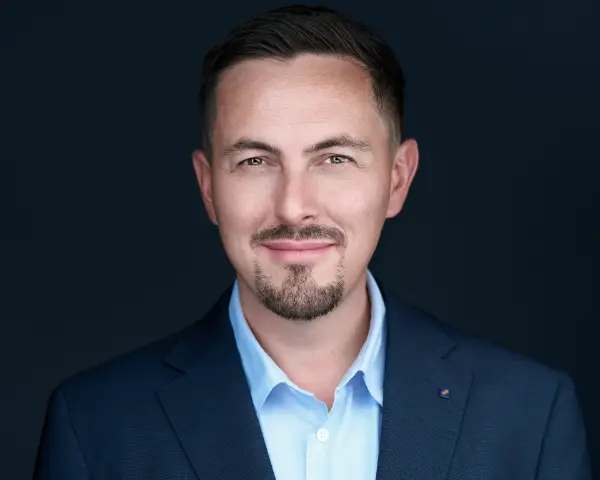 Portrait couleur en studio de Guillaume Horn
